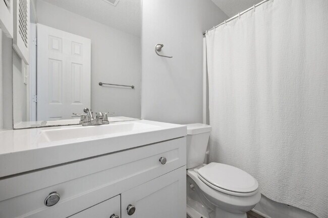 Building Photo - 3-Bedroom Home with Garage & Private Patio