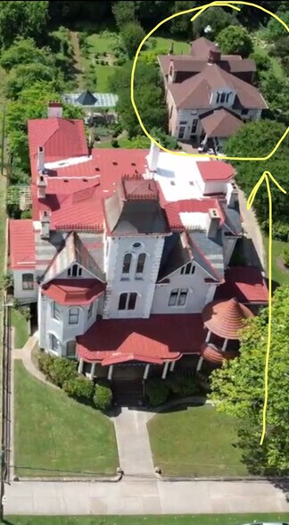 Carriage house sits behind the main house - 862 Main St