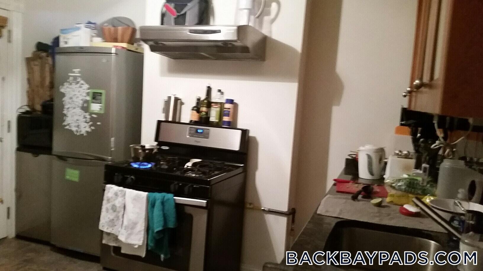 Building Photo - 49 St Germain St