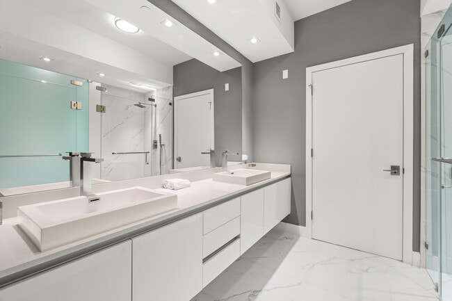 Building Photo - 3100 N Ocean Dr