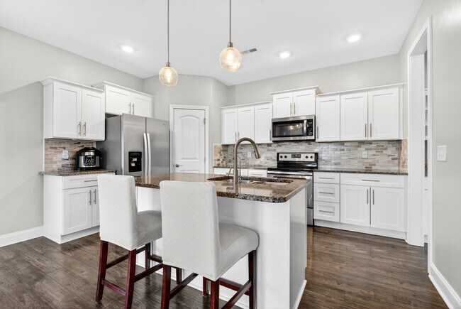 Building Photo - 104 Woodtrace Ct
