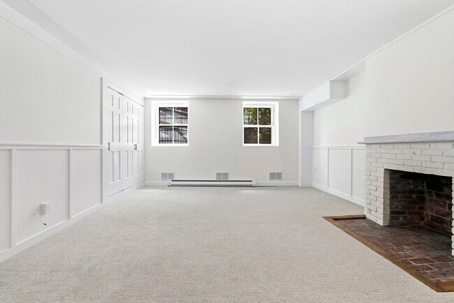 Building Photo - 2 Otis Pl