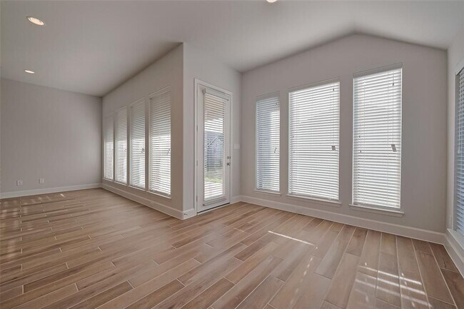 Building Photo - 29808 Breezy Pnes Lp