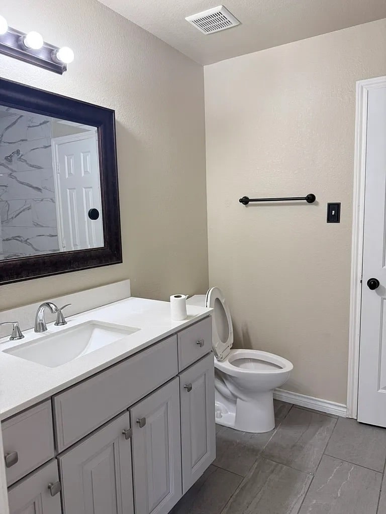 Building Photo - Room in Townhome on Oceanside Dr