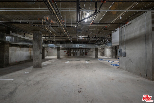 Building Photo - 1016 N Martel Ave
