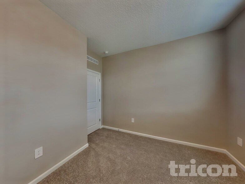 Building Photo - 743 Honeyrock St