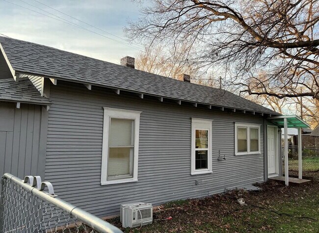 Building Photo - 1815 E 4th Pl