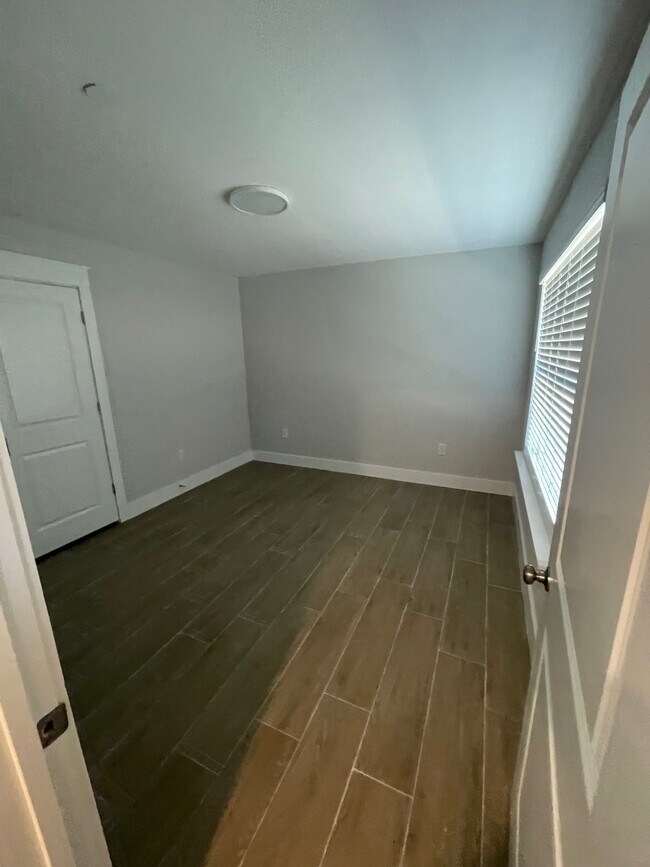 Building Photo - 51 Yacht Club Dr NE