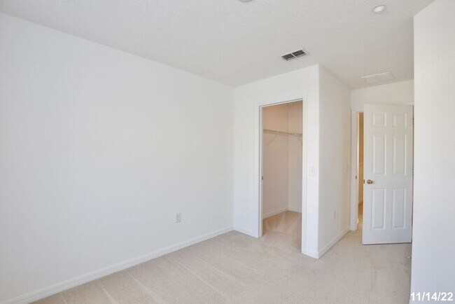 Building Photo - Beautiful 3/2.5 Spacious Townhome with a 2...