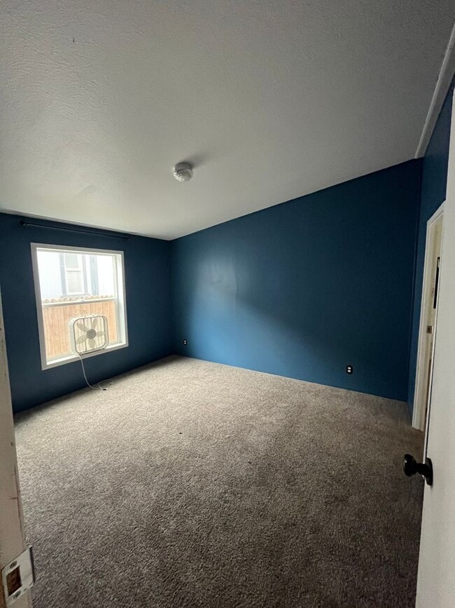 Building Photo - Great Location! 3 Bed, 2 Bath West-Flagstaff Home - Students & Pets OK! Avail Aug 10th!