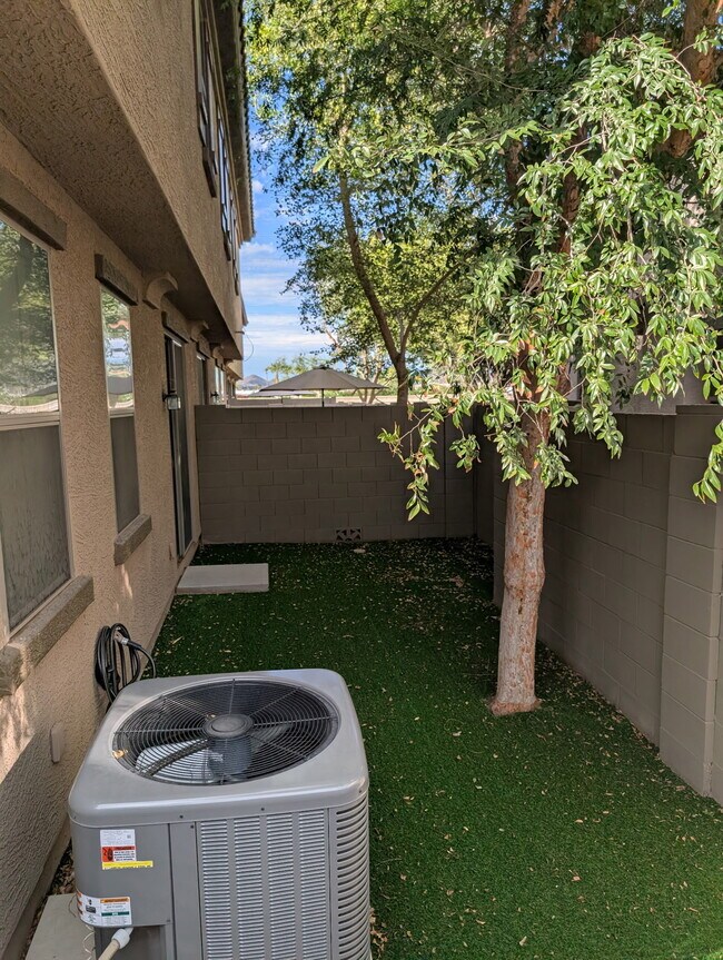 Building Photo - 1250 S Rialto