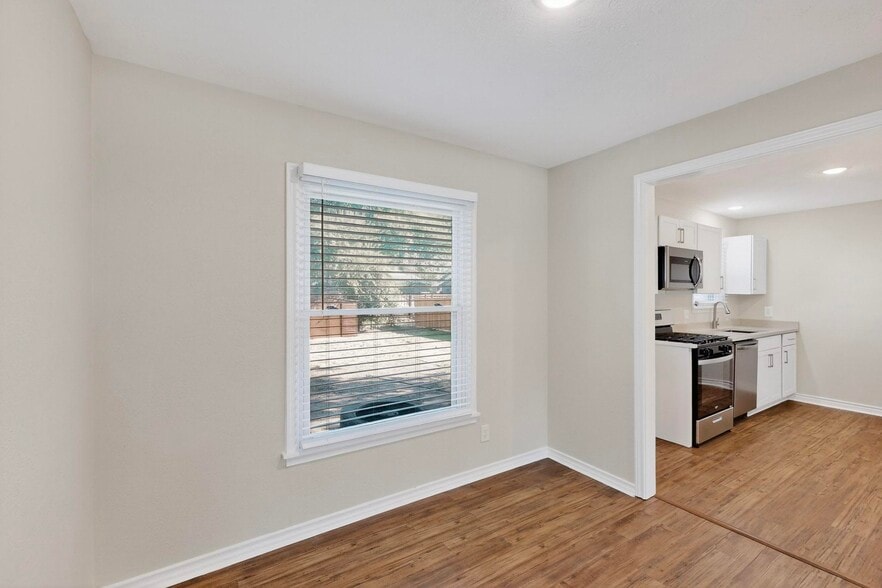 Building Photo - 2207 Housley Dr