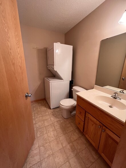 Building Photo - 593 W 9th St