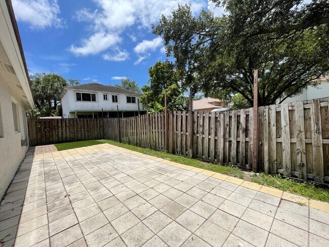 Building Photo - 1806 NW 98th Ave