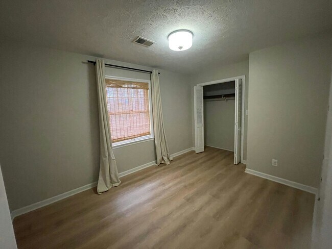 Building Photo - 3321 Elm Creek Dr