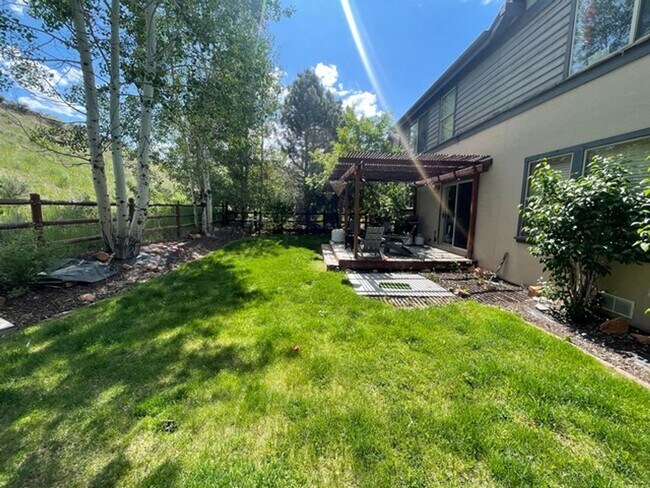 Building Photo - Family Friendly Trailside Home