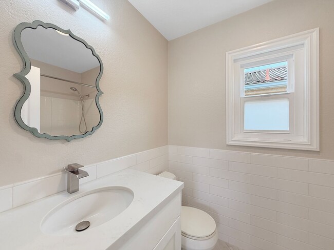 Building Photo - Great 3B/2.5BA House in Gated Community in...