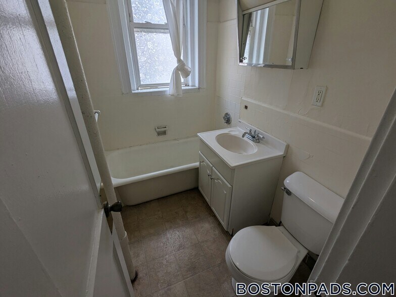 Building Photo - 131 Washington St