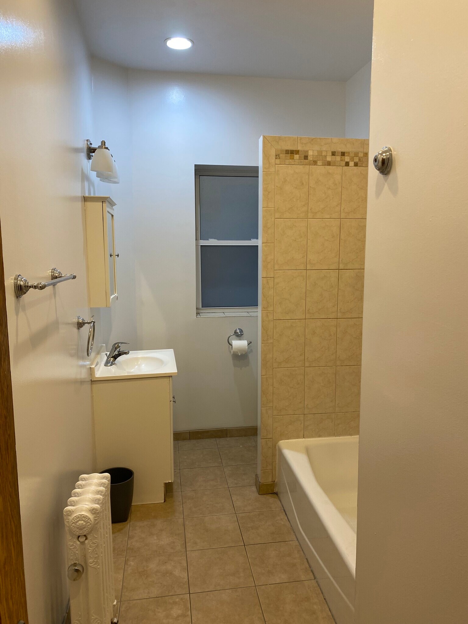 bathroom - 5704 S Kimbark Ave