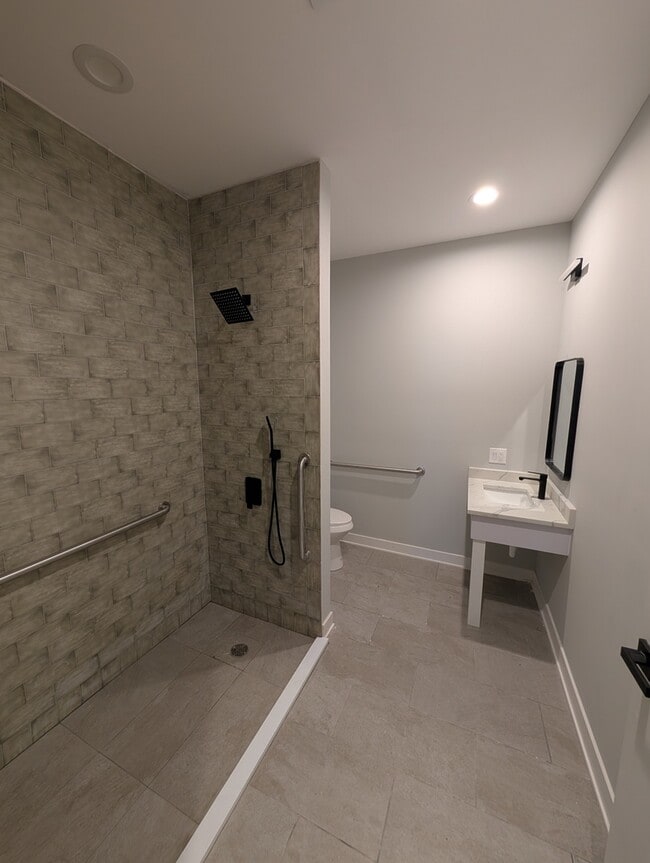 Building Photo - 5418 W Belmont Ave