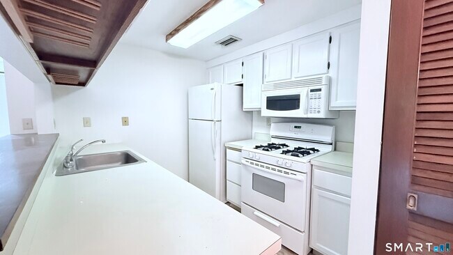 Building Photo - 7 Little Oak Ln