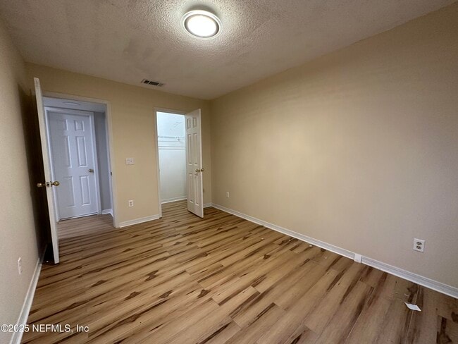 Building Photo - 11306 Lake Mandarin Cir E