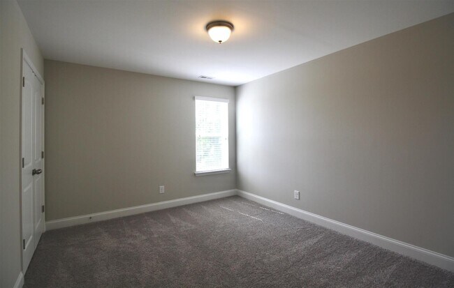 Building Photo - 195 Sandy Springs Rd