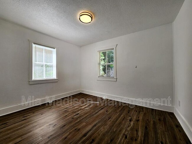 Building Photo - 1206 Murphy Ave
