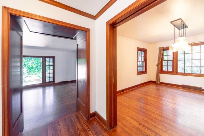 Building Photo - Luxurious Portland Heights home tucked away on a private street on nearly half an acre.