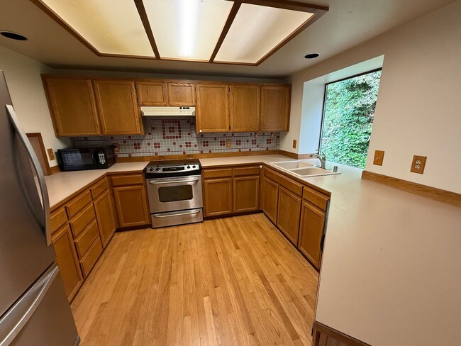 Building Photo - Spacious Mukilteo Home with Stunning Outdoor Living and Lush Landscaping