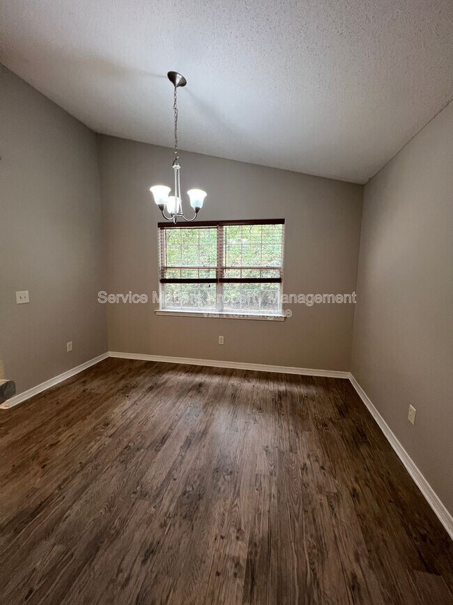 Building Photo - 5959 Sleepy Hollow Ct