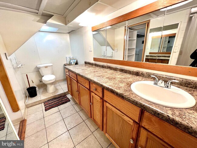 Building Photo - 145 N Nice St