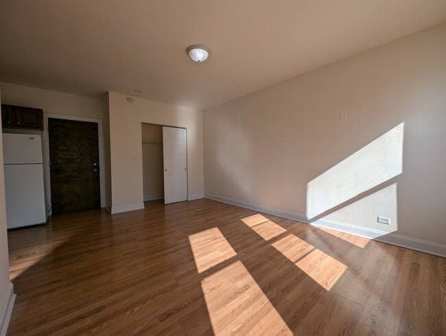 Building Photo - 2600 N Kimball Ave