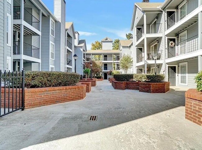 Building Photo - Get $1000 OFF Luxury Renovated 1BR!!! — Move in by 02/07