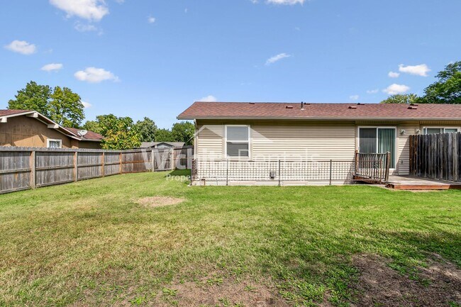 Building Photo - 2339 N Rutland Ct