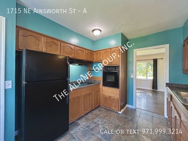 Building Photo - 3 Bedrooms in NE Portland!