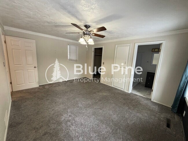 Building Photo - 320 W 1st S