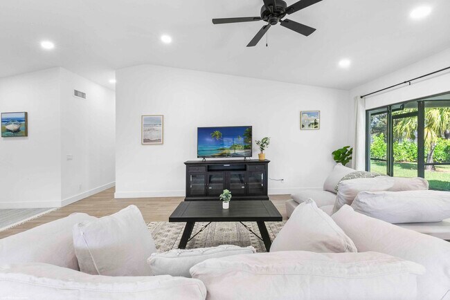 Building Photo - 13781 Barberry Dr