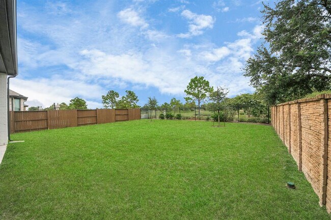 Building Photo - 3927 Shackleton Ct