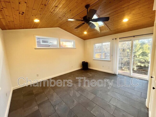 Building Photo - 1252 NW Milwaukee Ave