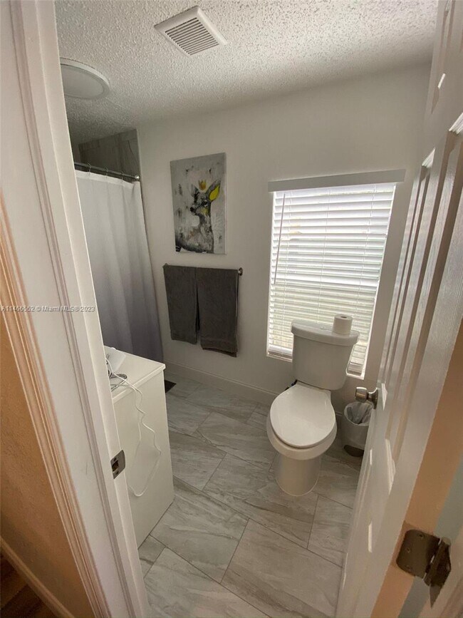 Building Photo - 1223 SW 128th Ave