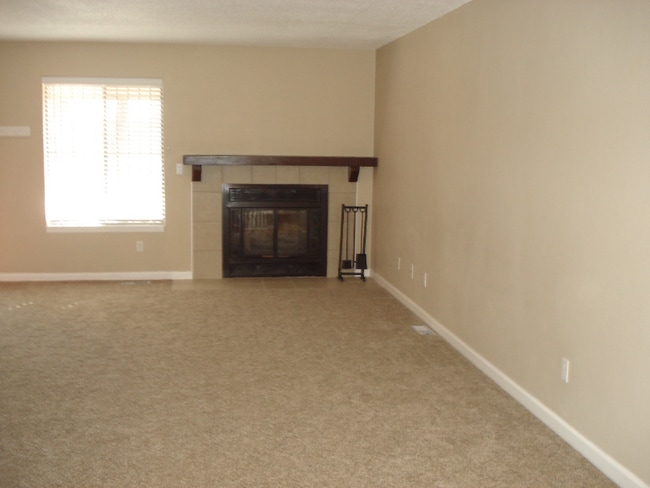 Building Photo - 32 E Old Broadmoor Rd
