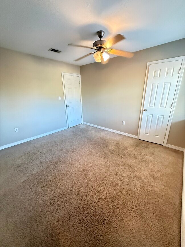 Building Photo - 1625 Martin Bluff Rd