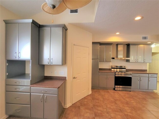 Building Photo - 606 North Point Dr