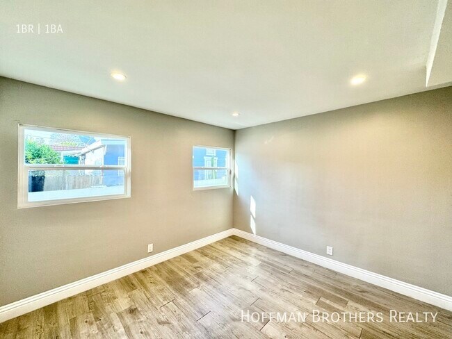 Building Photo - 641 Serrano Ave