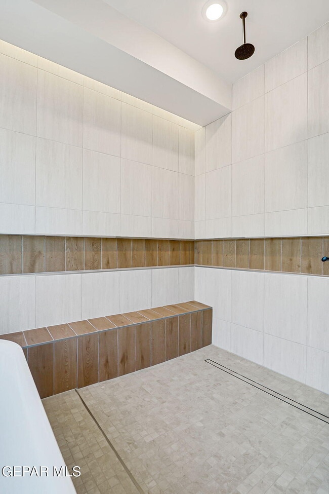 Building Photo - 832 Eltham Dr