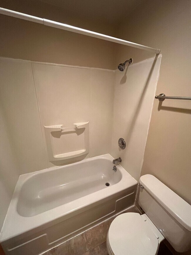 Building Photo - Charming Studio Unit Near Downtown Redmond - The Pines Apartments