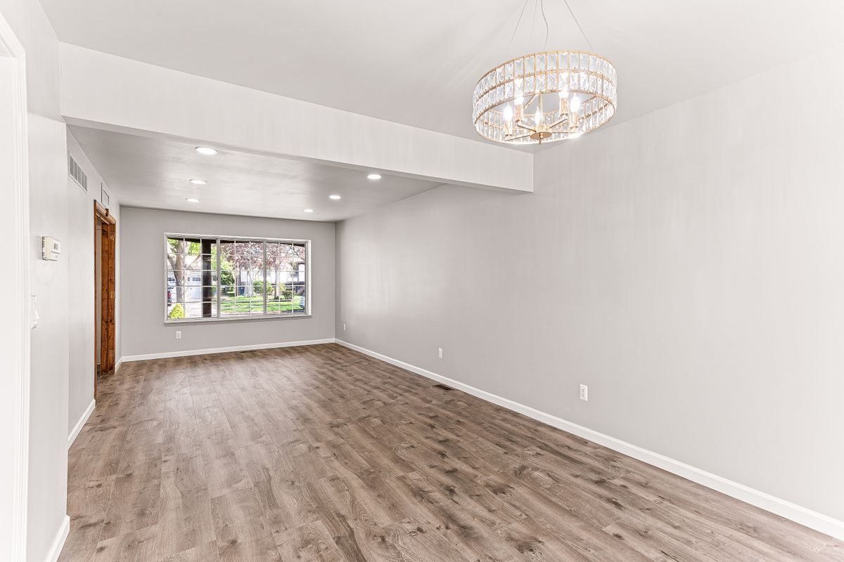 Building Photo - 46323 Gainsborough Dr