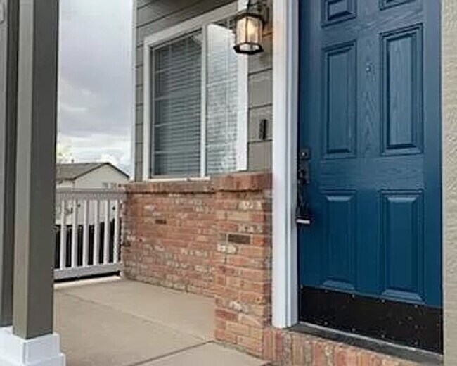 Building Photo - Beautiful 3 Bed / 3 Bath Home in Desirable D49!