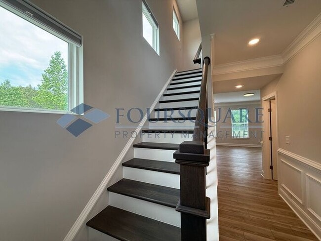 Building Photo - End-Unit Townhome with Fenced Yard, Washer/Dryer included & 2-Car Garage – Comfortable & Convenie...